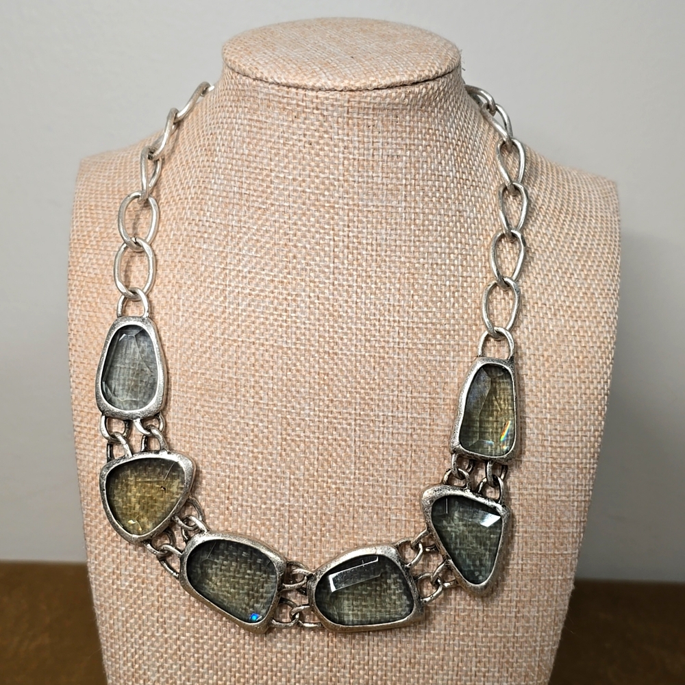 Vintage Avon Silver Tone Green Blue Green Necklace